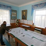 Na predsedničkim izborima u Ukrajini vodi glumac 5