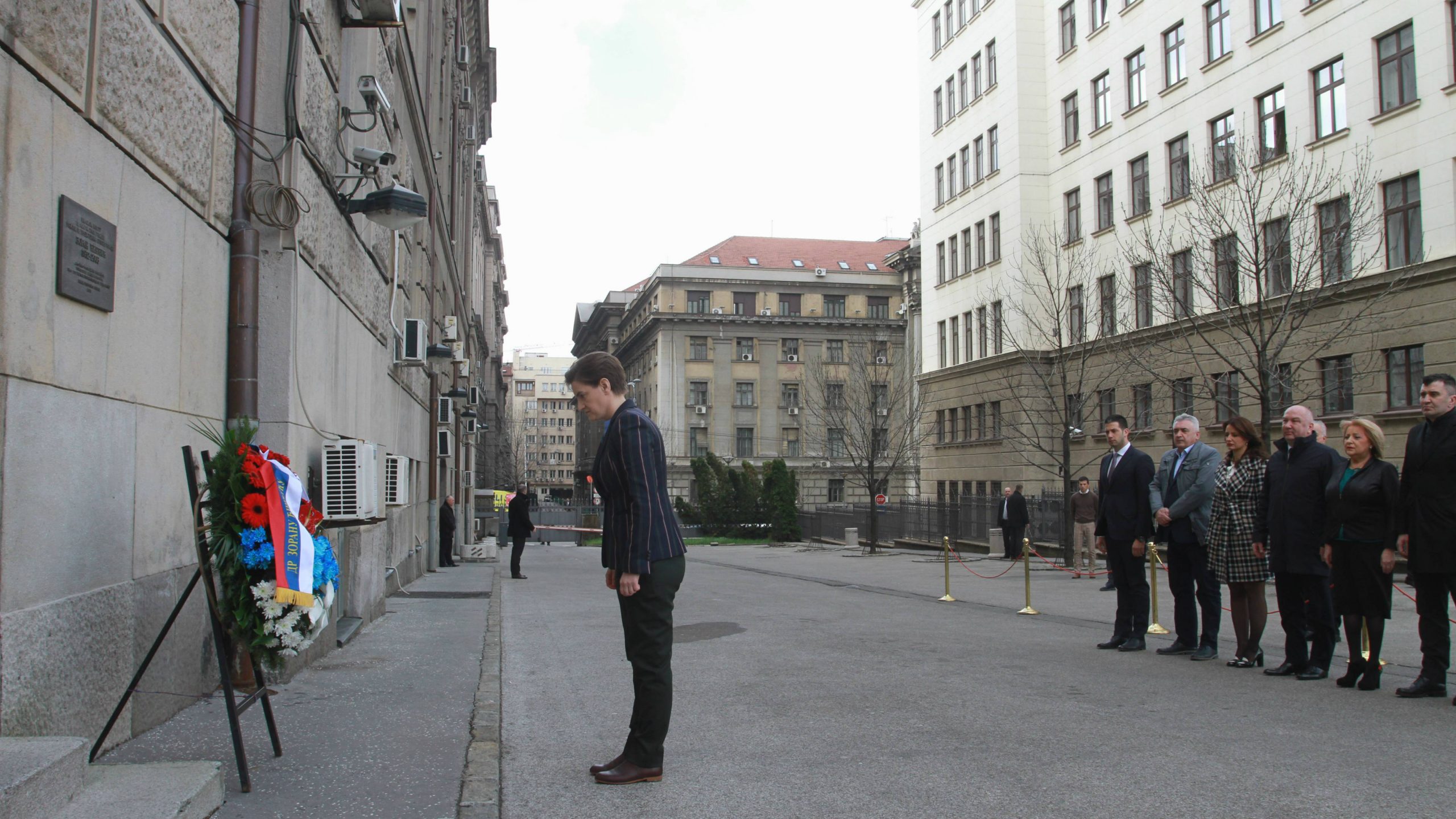 Premijerka i ministri položili venac na mestu na kom je ubijen Đinđić 1