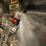 Požar u Zagrebu gasilo 137 vatrogasaca 10