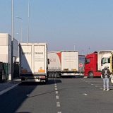 Kamioni na Batrovcima čekaju 12 sati na izlaz iz Srbije 3