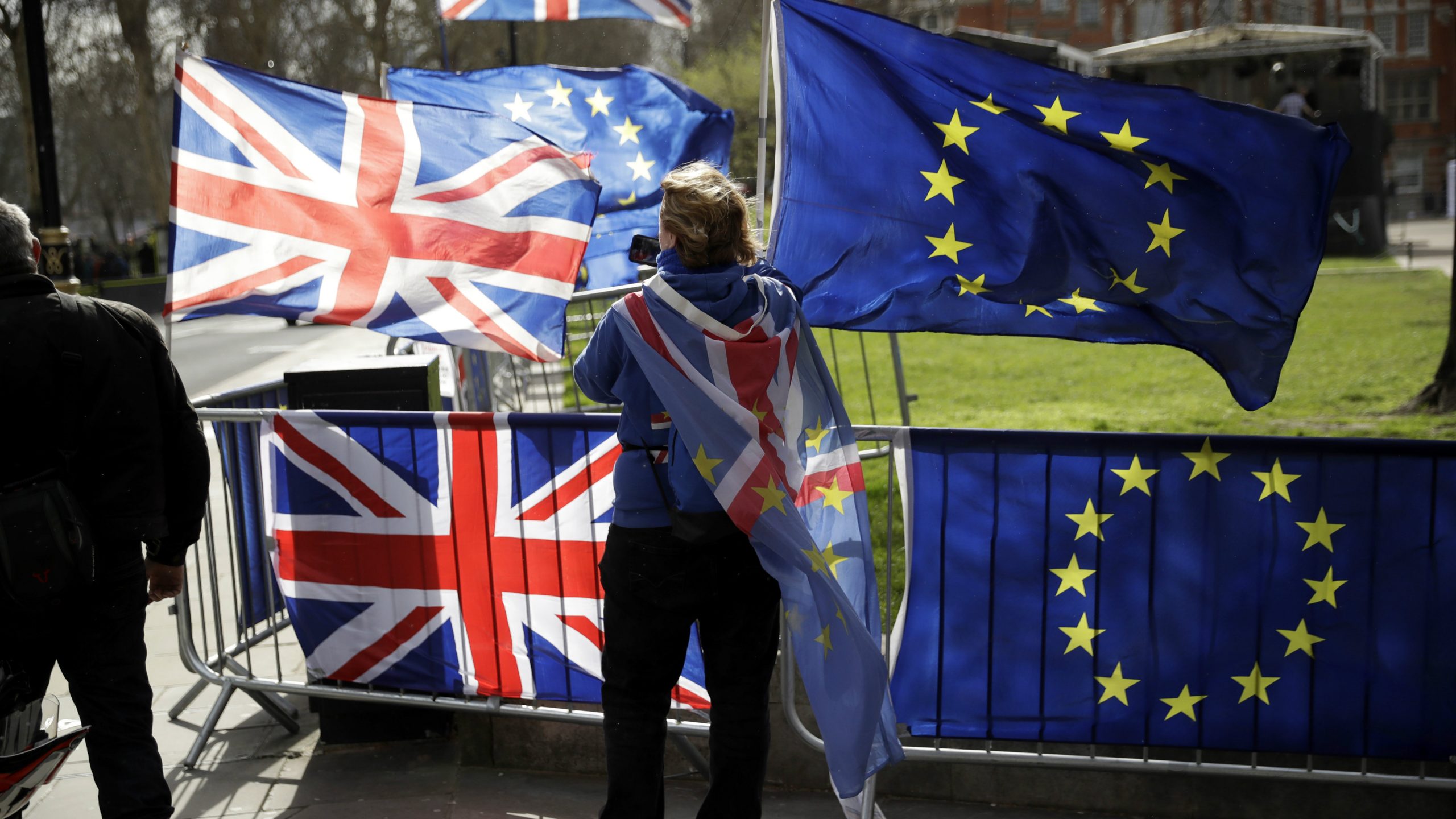 Britanska funta izgubila vrednost u jeku tenzija oko Bregzita 1