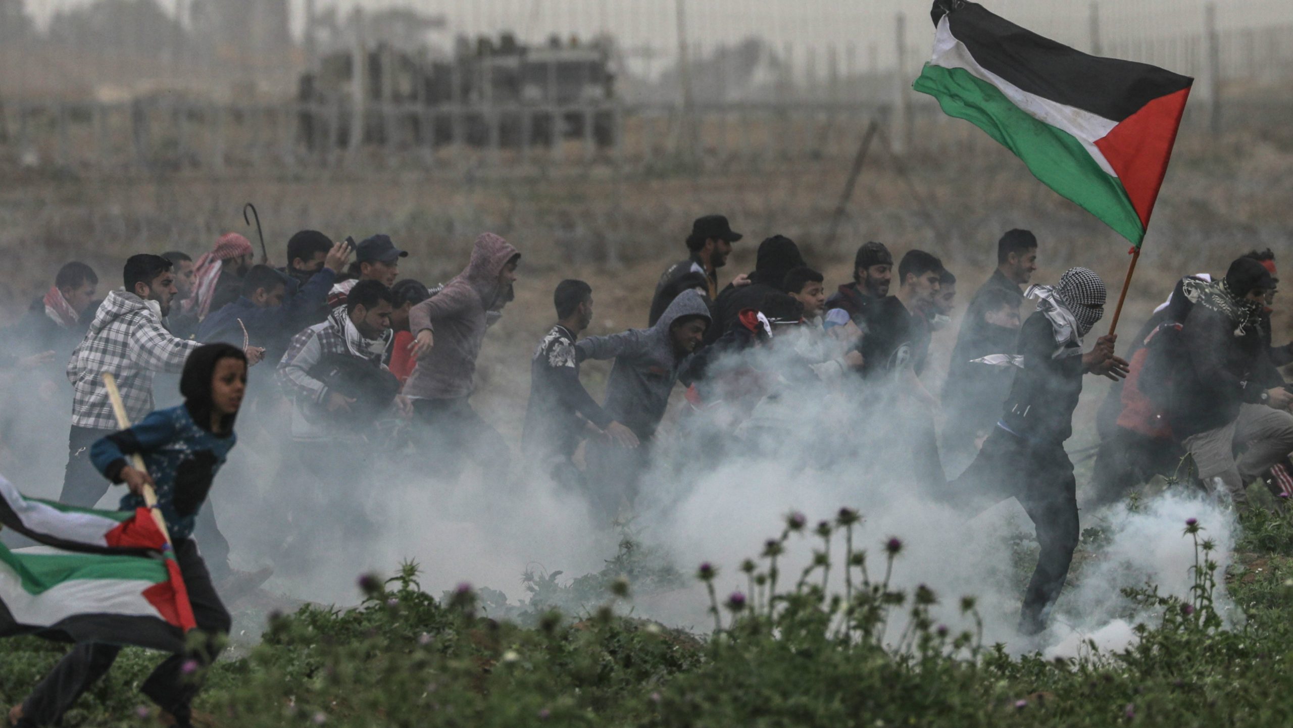 Hiljade Palestinaca protestovale duž granice Gaze i Izraela 1