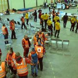 Kruzer pokrenuo motore i uputio se ka luci, evakuacija putnika helikopterom se nastavlja 4