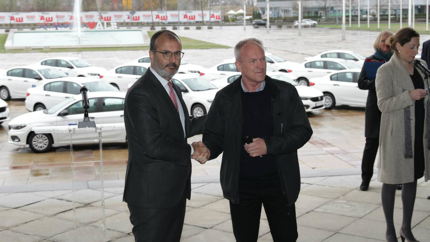 EU donirala automobile lokalnim timovima za socijalnu podršku Romima 1