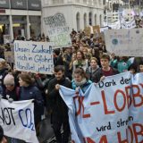 Na hiljade na protestu u Amsterdamu zbog klimatskih promena 6