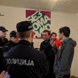 Tokom nenajavljene akcije policije i izvršioca, porodica Aksentijević iseljena (VIDEO, FOTO) 7