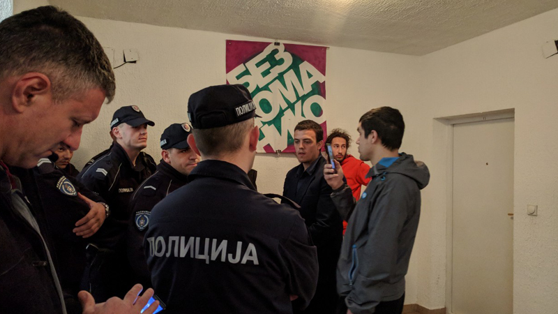 Tokom nenajavljene akcije policije i izvršioca, porodica Aksentijević iseljena (VIDEO, FOTO) 1