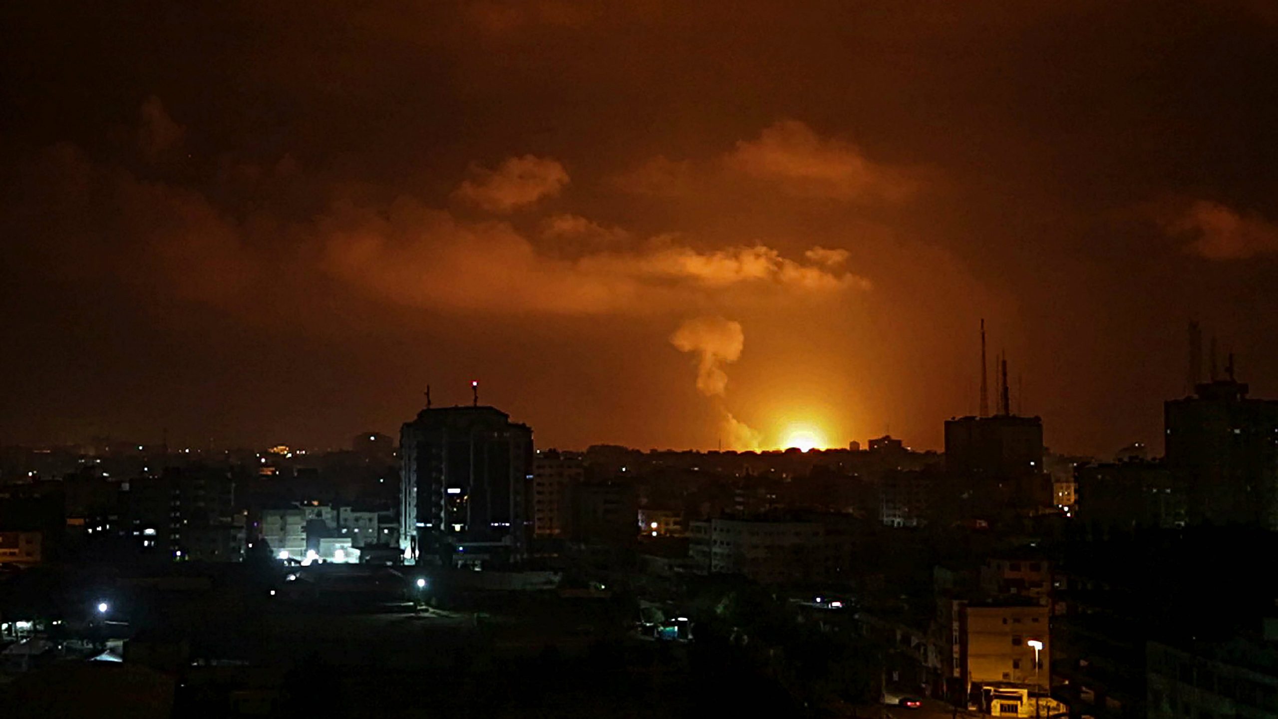 Izrael napao Gazu avionima, helikopterima i tenkovima posle raketiranja 1