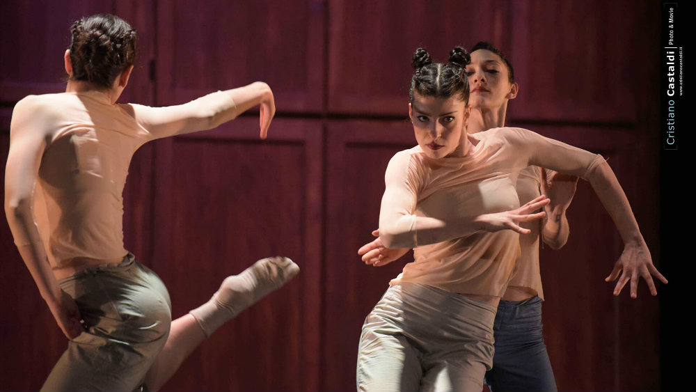 Italijanska trupa Spelbound na 16. BFI u Novom Sadu, Beogradu i Vršcu 1