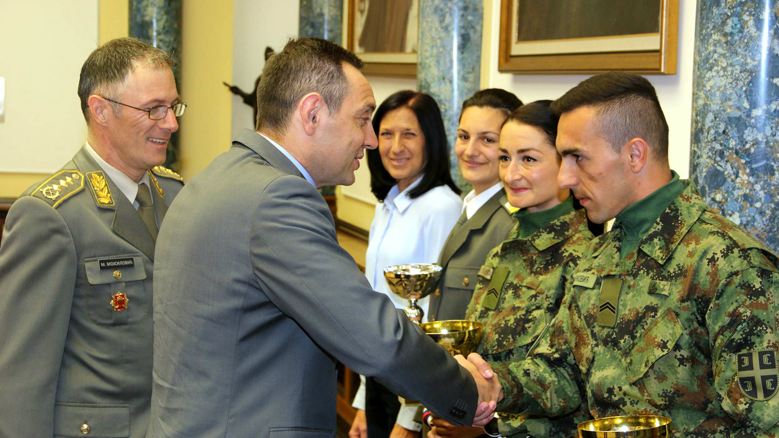 Vulin čestitao vojnoj reprezentacije Srbije u atletici na osvojim odličjima 1