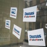 NUNS: Policija da otkrije ko i po čijem nalogu lepi uvredljive plakate protiv Danasa i NUNS-a 7