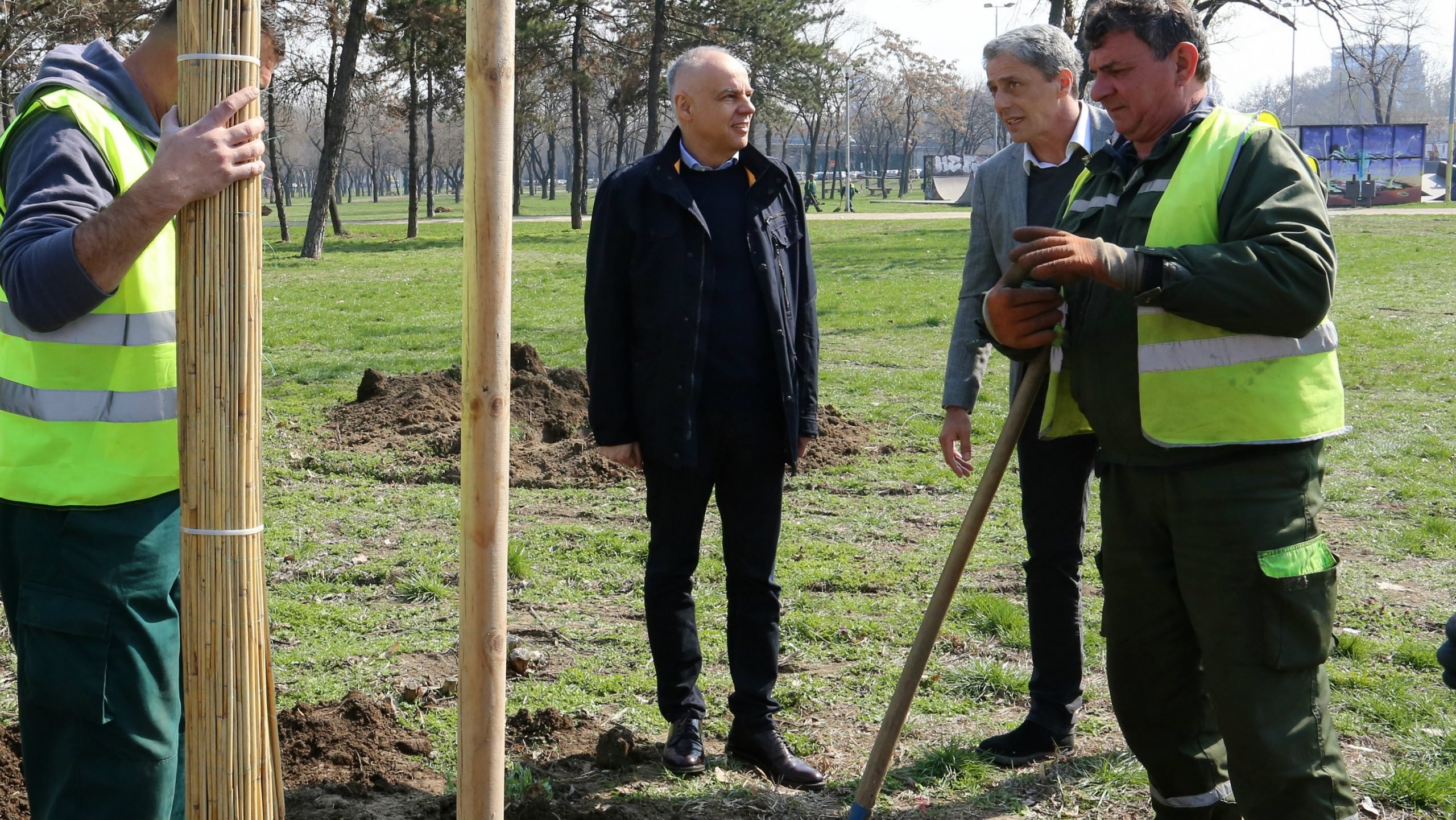 Radojičić u akciji sadnje 163 stabla u parku Ušće u Beogradu 1