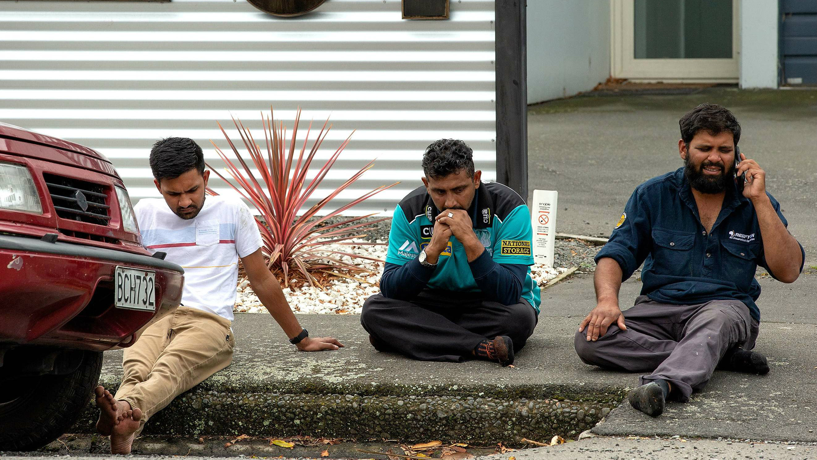 U pucnjavi u dve džamije na Novom Zelandu ubijeno 49 ljudi, ćirilica na oružju napadača (FOTO) 3