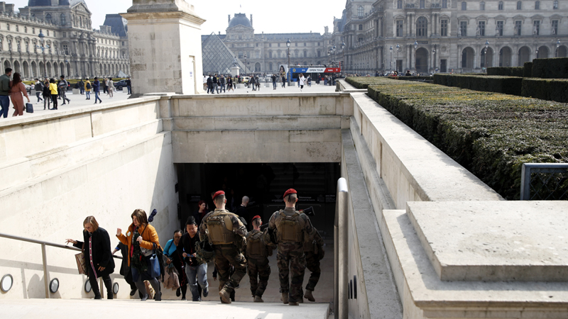 U Parizu privedeno 50 osoba uoči početka protesta Žutih prsluka 1