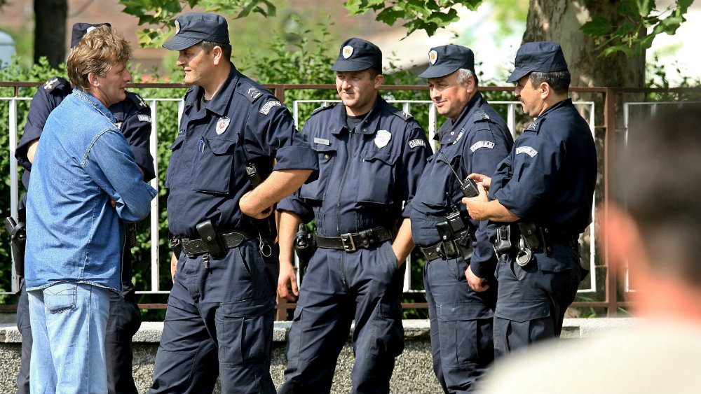 Pribojske policajce ujeo kriminalac i napadao njegov pas 1