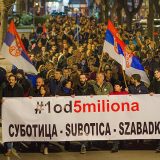 Gurajući se u prve redove, političari loše utiču na odziv građana 3