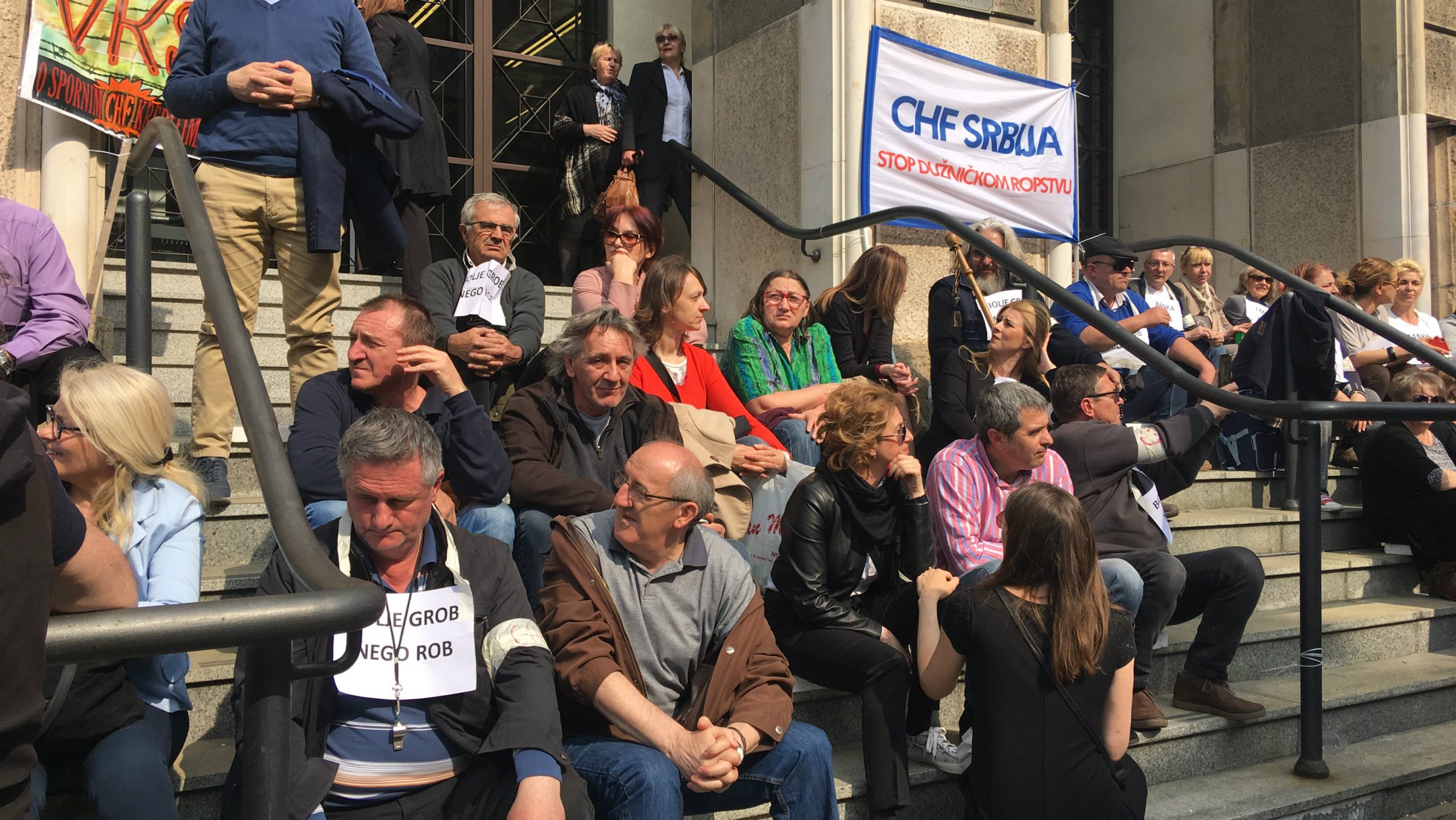 Protest građana zaduženih u "švajcarcima" (VIDEO) 1