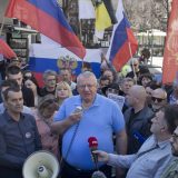 Poslanici SRS ostavili Vučiću knjigu o Srebrenici, prošetali centrom Beograda 14