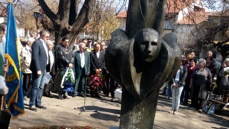 Odata pošta palim borcima kraj spomenika ‘’Cvet mladosti’’ 1