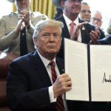 Tramp objavio prvi veto da zadrži svoje hitno finansiranje zida 7