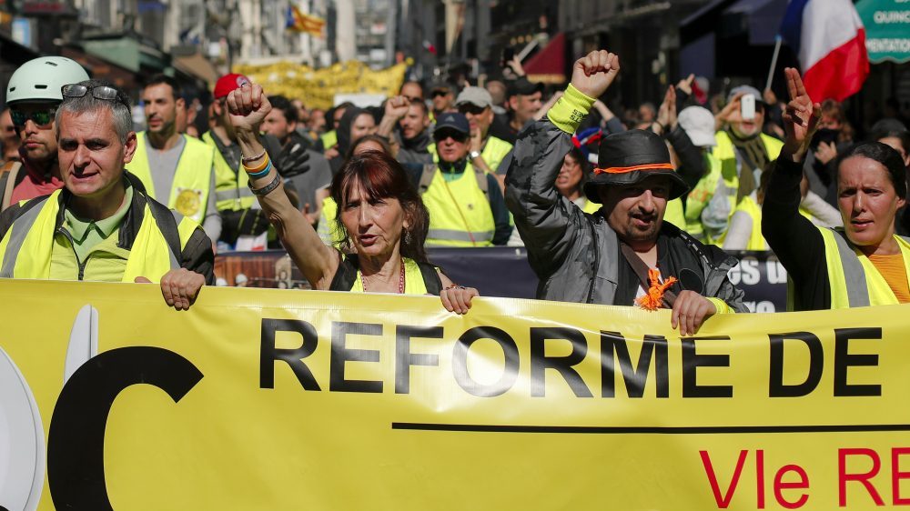 Nastavljaju se protesti Žutih prsluka u Francuskoj 1