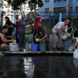 Deset Madurovih rođaka pokušalo da se skloni u Kolumbiju zbog nestašice struje 14