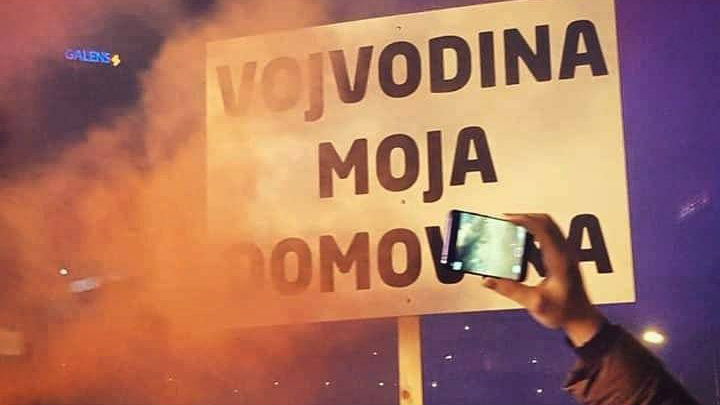 VP: Organizatori protesta pokušali da zabrane vojvođanske zastave, užasne uvrede Trifunovića 1