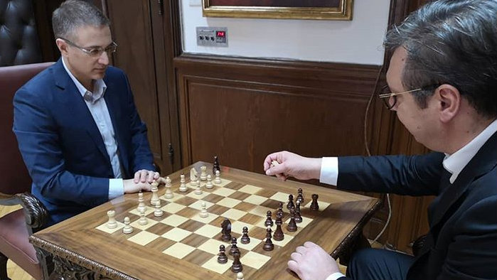 "Igranje šaha trebalo da pokaže da je Vučić hladan kao krastavac" 1