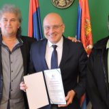Ministru Vukosavljeviću uručeno priznanje Opštine Bosilegrad 2