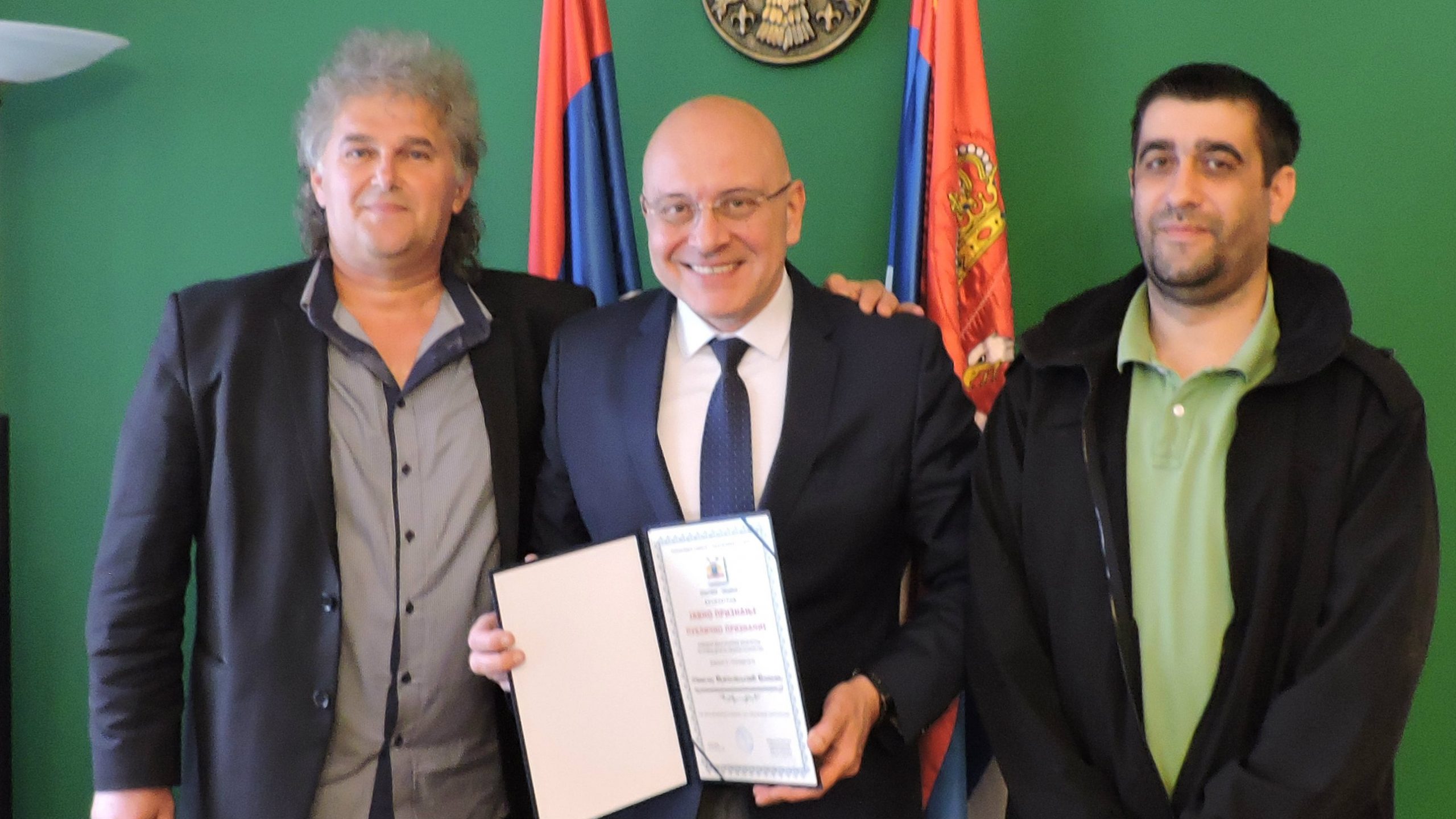 Ministru Vukosavljeviću uručeno priznanje Opštine Bosilegrad 1