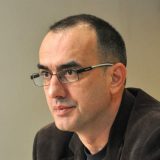Vojvođanski kulturni klub i Savez antifašista zahtevaju istragu povodom pretnji novinaru Dinku Gruhonjiću 7