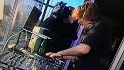 Žejko Mitrović, TV Pink Spremio se za doček protestanata: Željko Mitrović puštao muziku sa terase Pinka (FOTO, VIDEO) 5