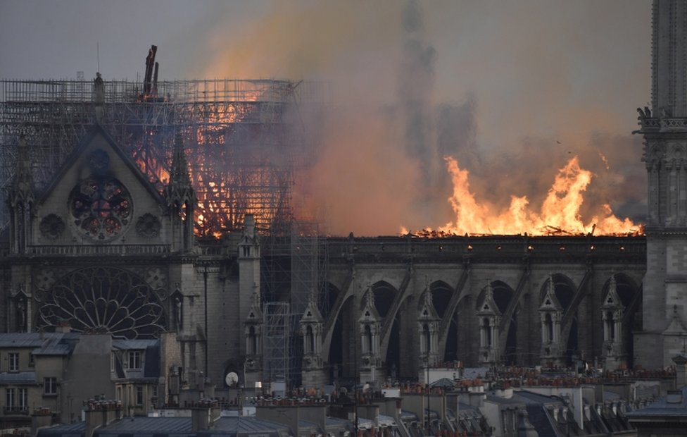 Scene požara u Parizu