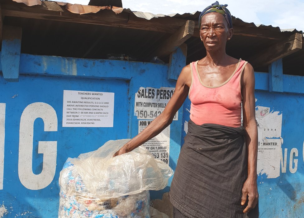 U Fotografijama: Dan planete Zemlje i žene koje menjaju svet 1 Waster collector Yaa Sule