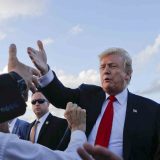 Tramp izrazio žaljenje zbog ostavke britanske premijerke 3