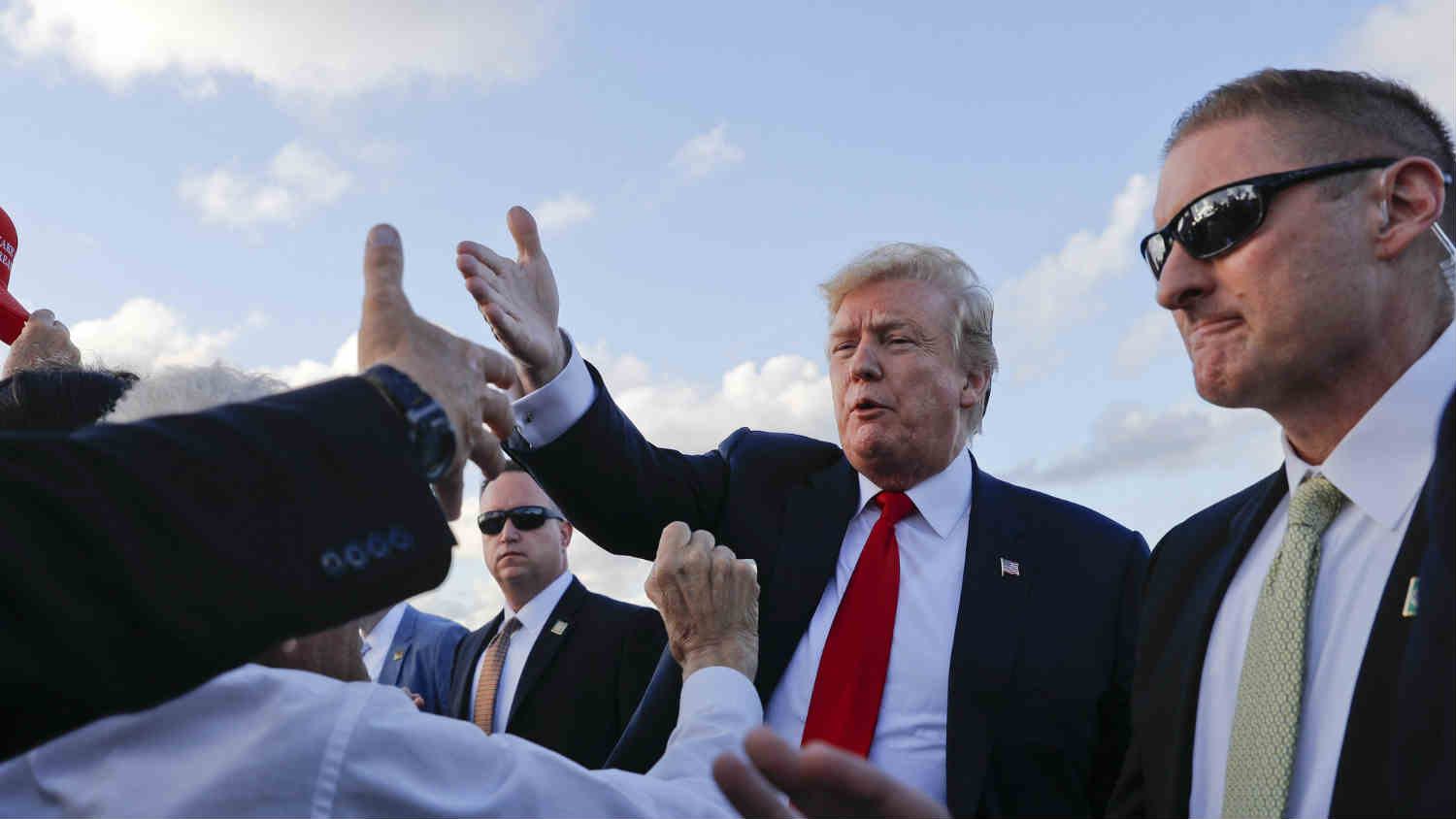 Tramp izrazio žaljenje zbog ostavke britanske premijerke 1