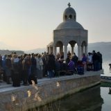 Naloženo uklanjanje Krstionice SPC na Ostrvu cvijeća 1