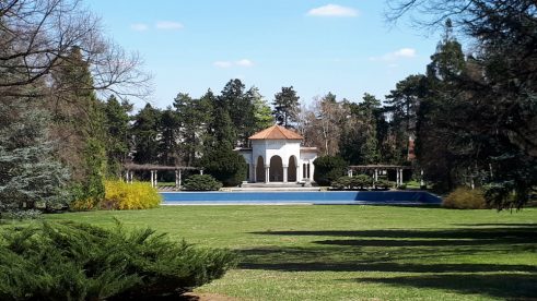 Kraljevski dvor, Umetnički paviljon Tajne Dvorskog kompleksa: Titovo uživanje u vesternima i kraljeva "soba šapata" 8