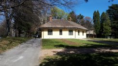 Kraljevski dvor, žuta slamnata kuća Tajne Dvorskog kompleksa: Titovo uživanje u vesternima i kraljeva "soba šapata" 6