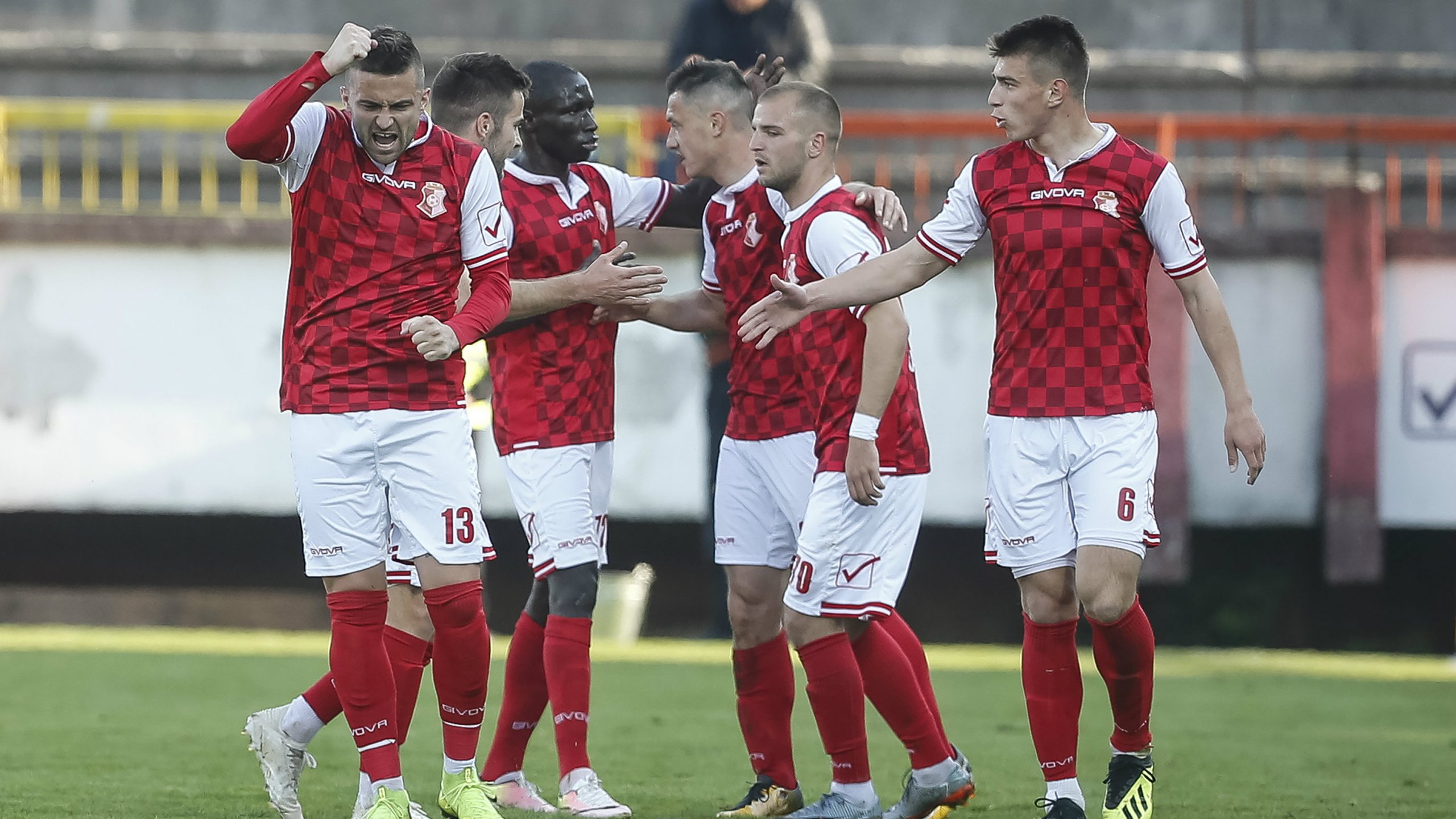 Gužva u redu za Top osam 1