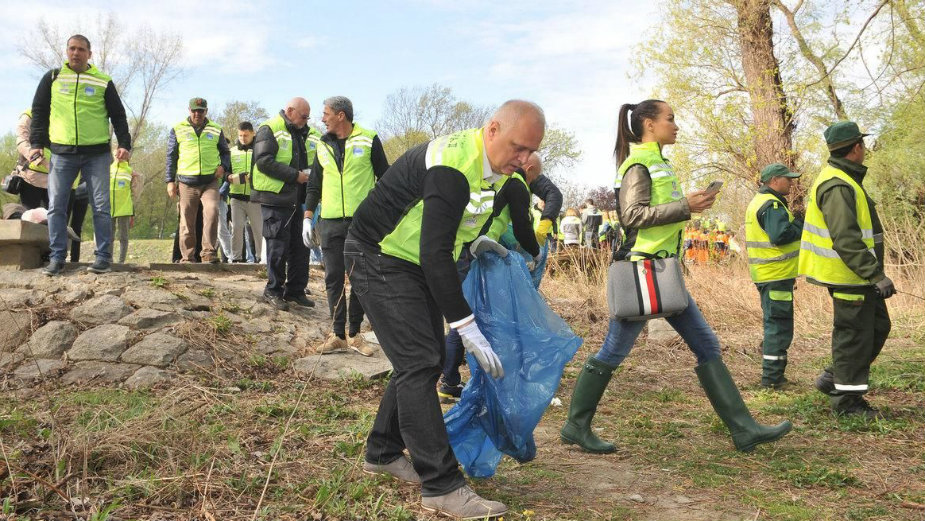 Akcija čišćenja obale Dunava i Save u Beogradu 1