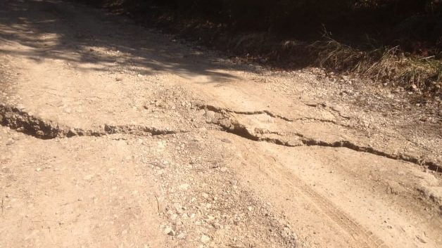Pokrenulo se klizište oko Zaovinskog jezera (FOTO) 1
