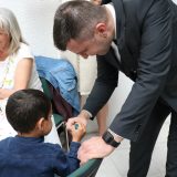 Ministar farbao uskršnja jaja sa decom u Zvečanskoj 9
