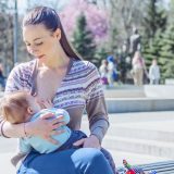 Dojenje na javnom mestu još uvek tabu 3