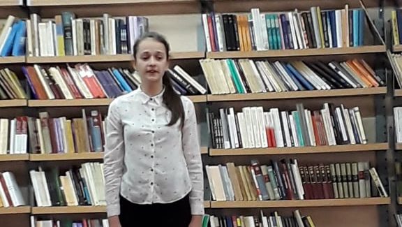 Minja Penčić iz Pirota osvojila prvo mesto na okružnoj smotri recitatora u Babušnici 1