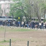 Simpatizere SNS-a autobusi pokupili kod Hale Pionir 8