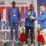 Sava Ranđelović podržao kampanju "Rak je izlečiv": Dodelio medalje najbržim maratoncima 8