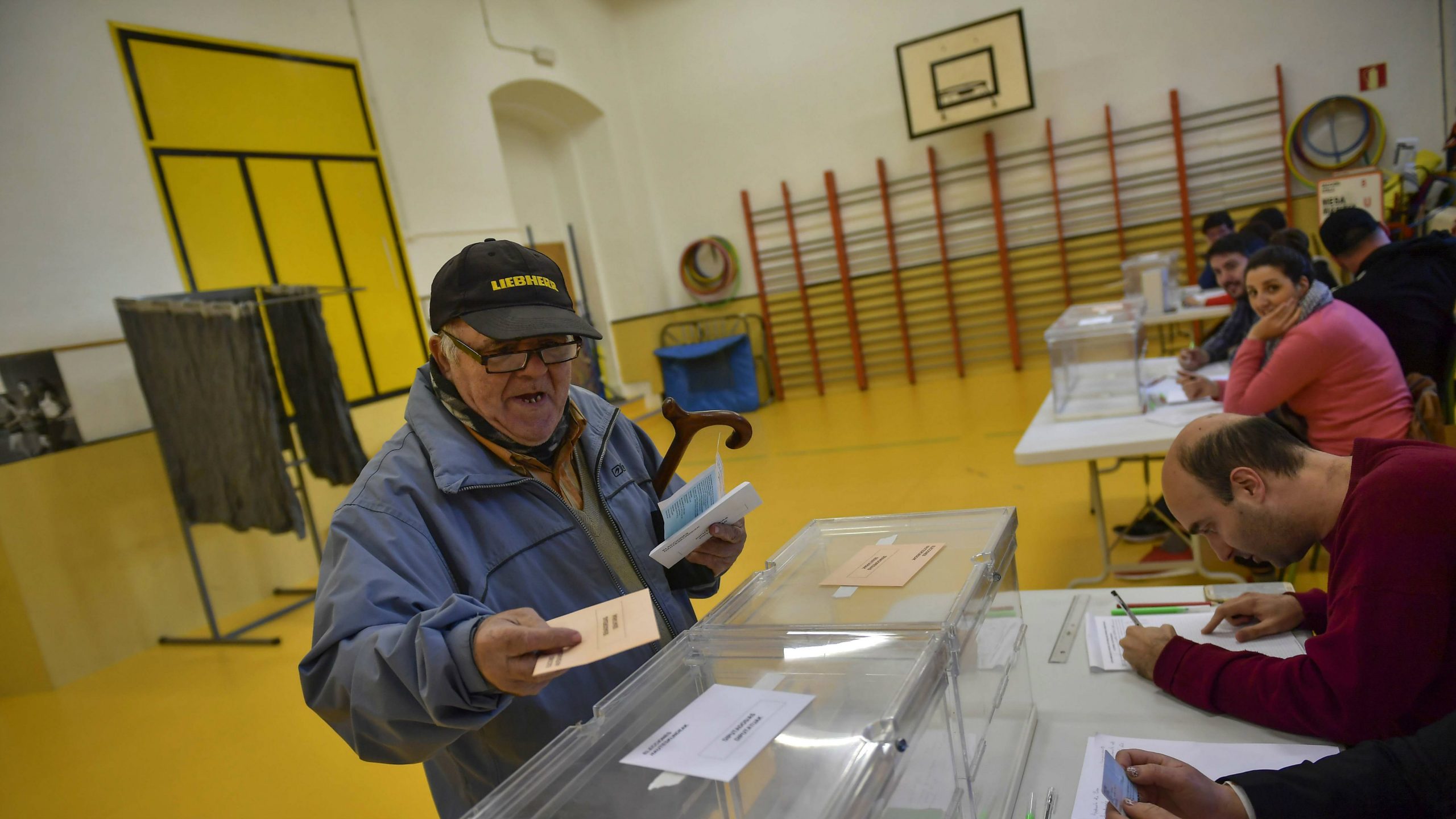 Španija: Otvorena birališta za parlamentarne izbore 1