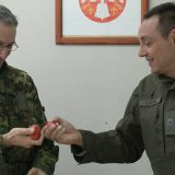 Ministar odbrane i načelnik Generalštaba na Vaskrs u bazi „Medevce“ 8