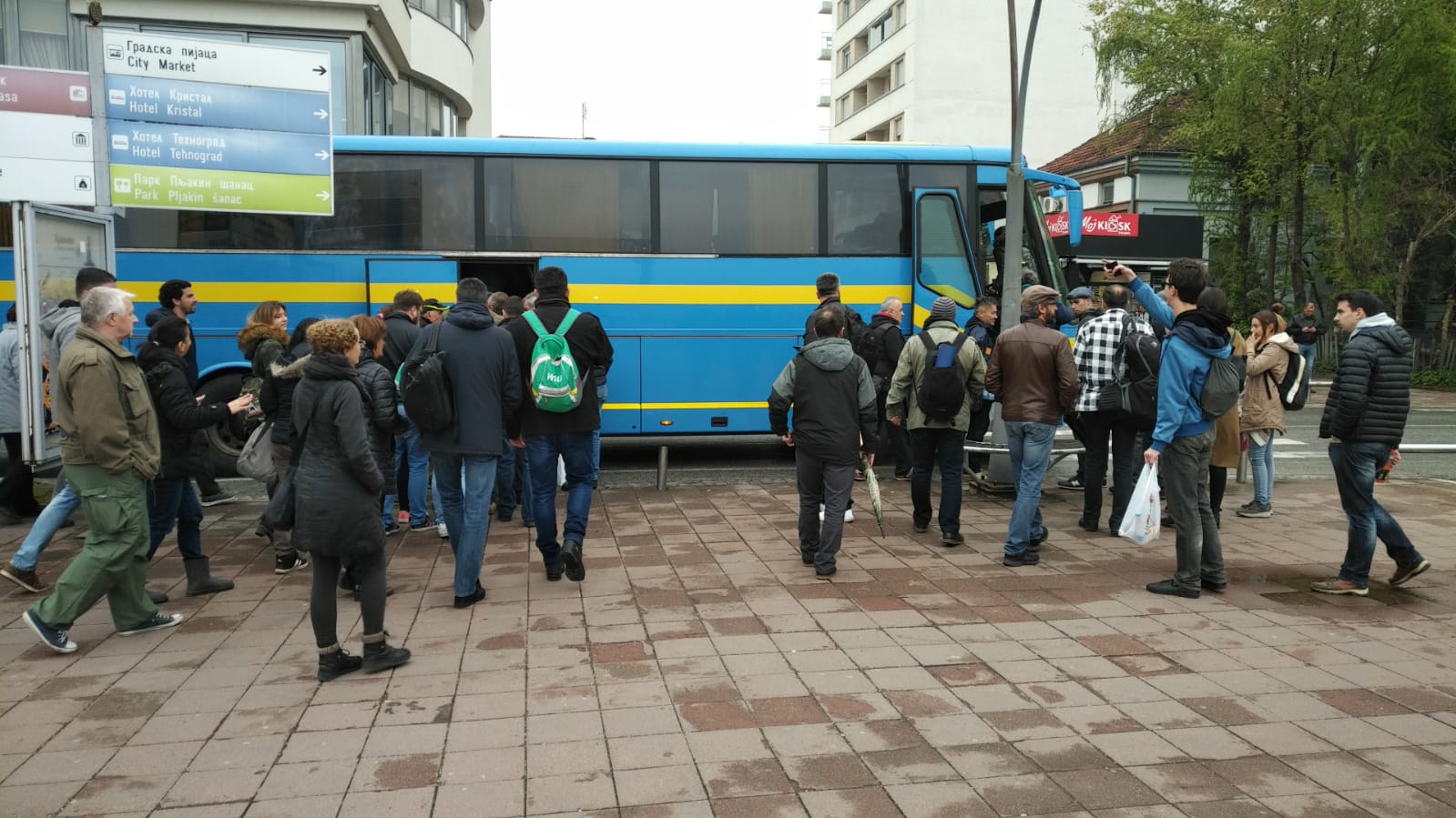 Kraljevčani krenuli na protest "Svi kao jedan - 1 od 5 miliona" u Beograd 1